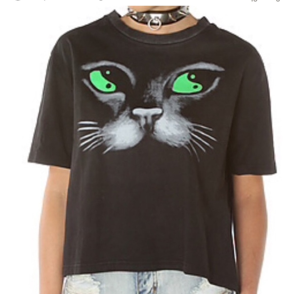 iso looking for unif black cat yin yang top shirt